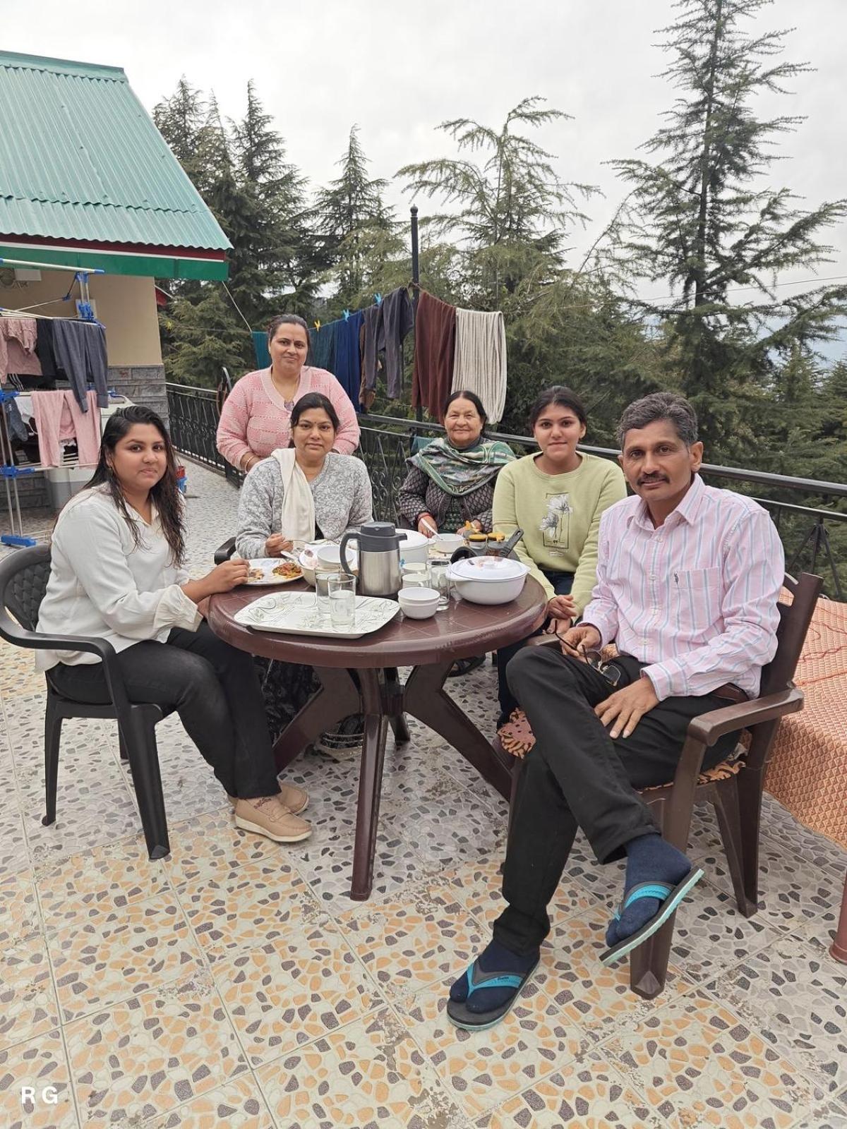Aditya Homestay Dalhousie Eksteriør billede